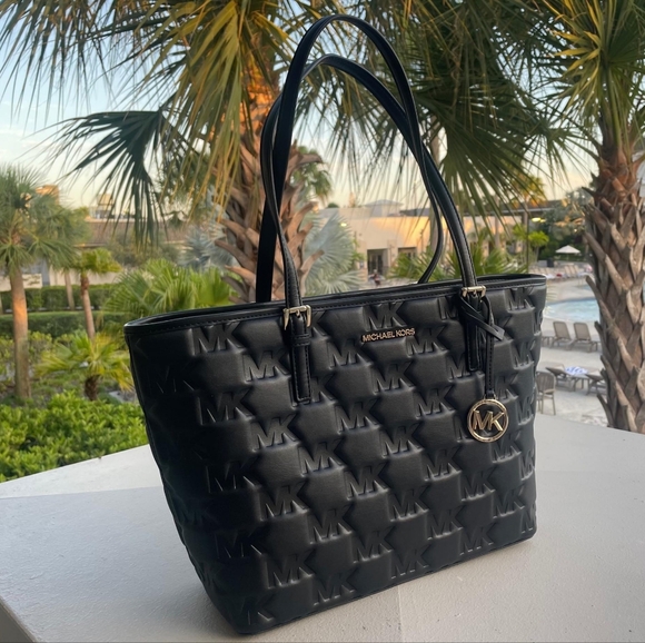 Michael Kors Handbags - $378 Michael Kors JET SET 💅🏻🖤✨ MD BLACK CARRYALL BAG MK HANDBAG PURSE NWT